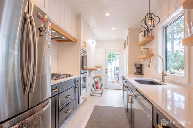 10 N 8th N Avenue, Highland Park, NJ 08904