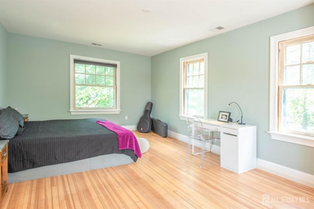 10 N 8th N Avenue, Highland Park, NJ 08904