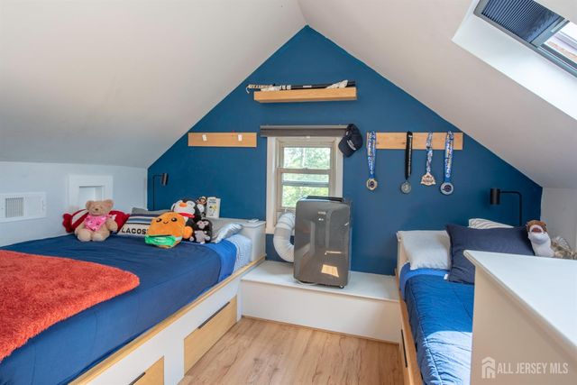 10 N 8th N Avenue, Highland Park, NJ 08904