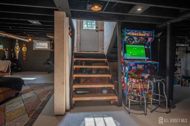 10 N 8th N Avenue, Highland Park, NJ 08904