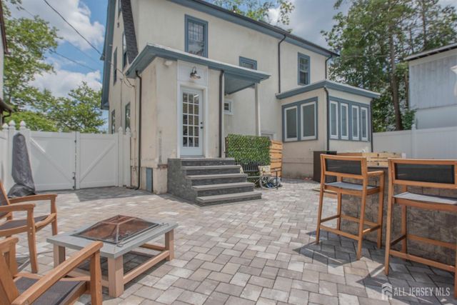 10 N 8th N Avenue, Highland Park, NJ 08904