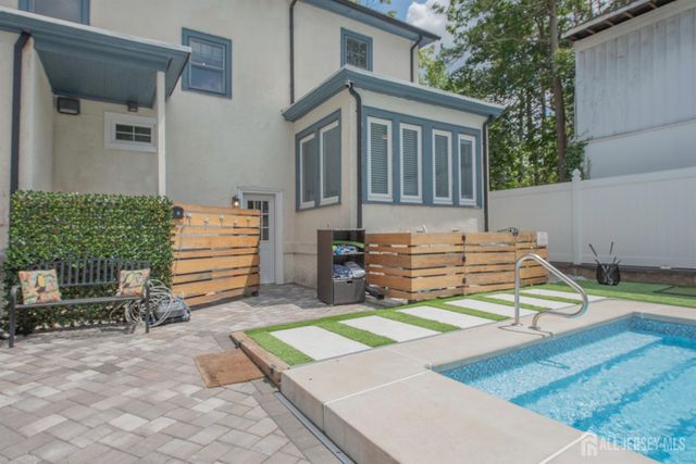 10 N 8th N Avenue, Highland Park, NJ 08904