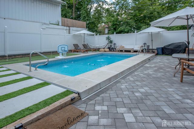 10 N 8th N Avenue, Highland Park, NJ 08904