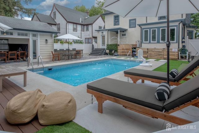 10 N 8th N Avenue, Highland Park, NJ 08904