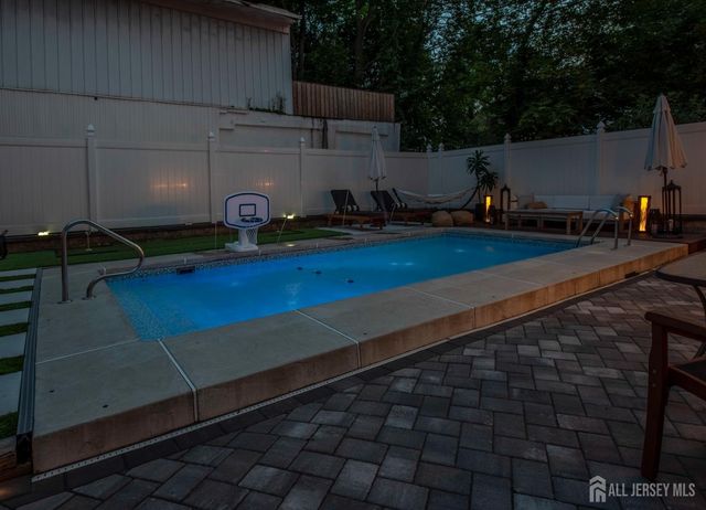 10 N 8th N Avenue, Highland Park, NJ 08904