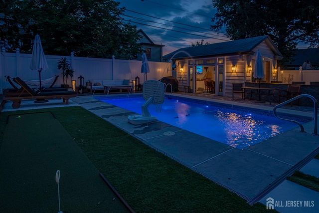 10 N 8th N Avenue, Highland Park, NJ 08904