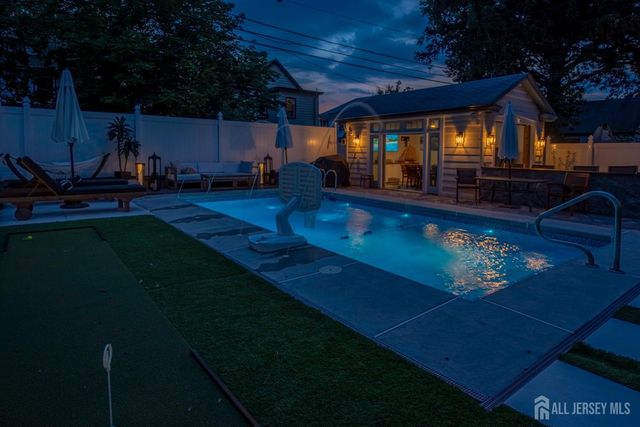 10 N 8th N Avenue, Highland Park, NJ 08904