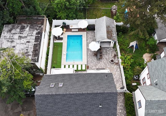 10 N 8th N Avenue, Highland Park, NJ 08904