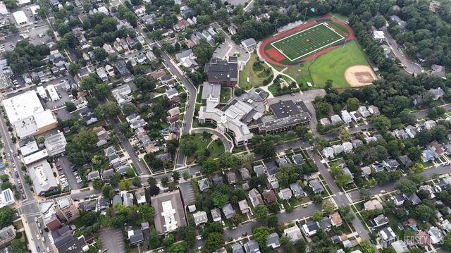 10 N 8th N Avenue, Highland Park, NJ 08904