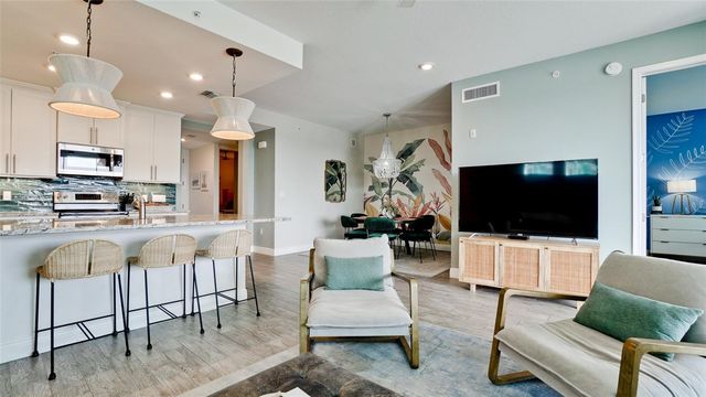 379 ARUBA CIRCLE 303, Bradenton, FL 34209