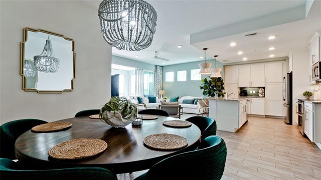 379 ARUBA CIRCLE 303, Bradenton, FL 34209