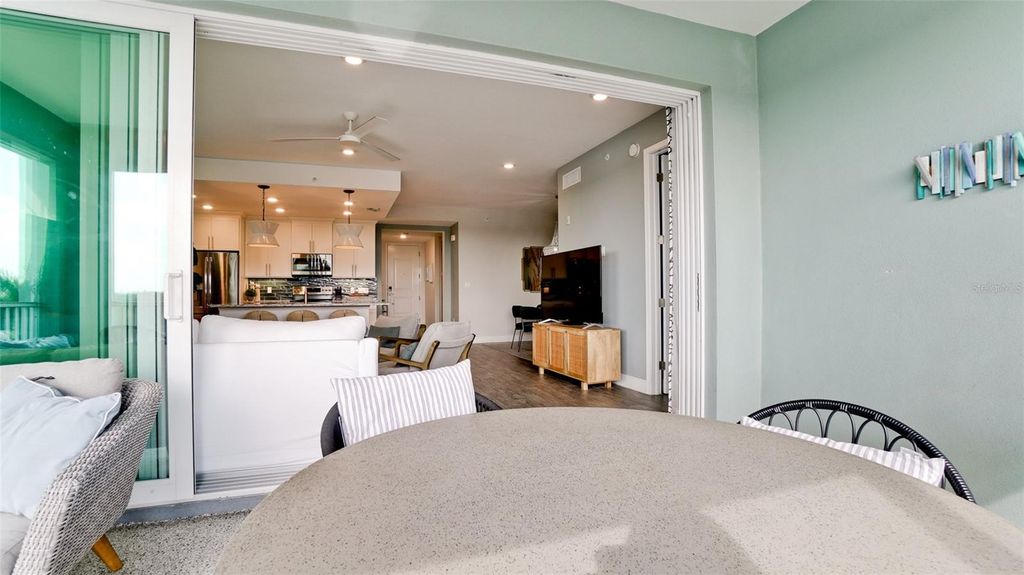 Image 11 of property listing at 379 ARUBA CIRCLE 303, Bradenton, FL 34209