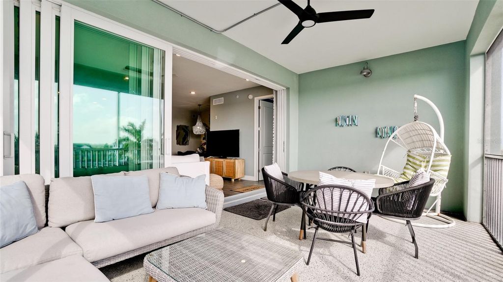 Image 12 of property listing at 379 ARUBA CIRCLE 303, Bradenton, FL 34209