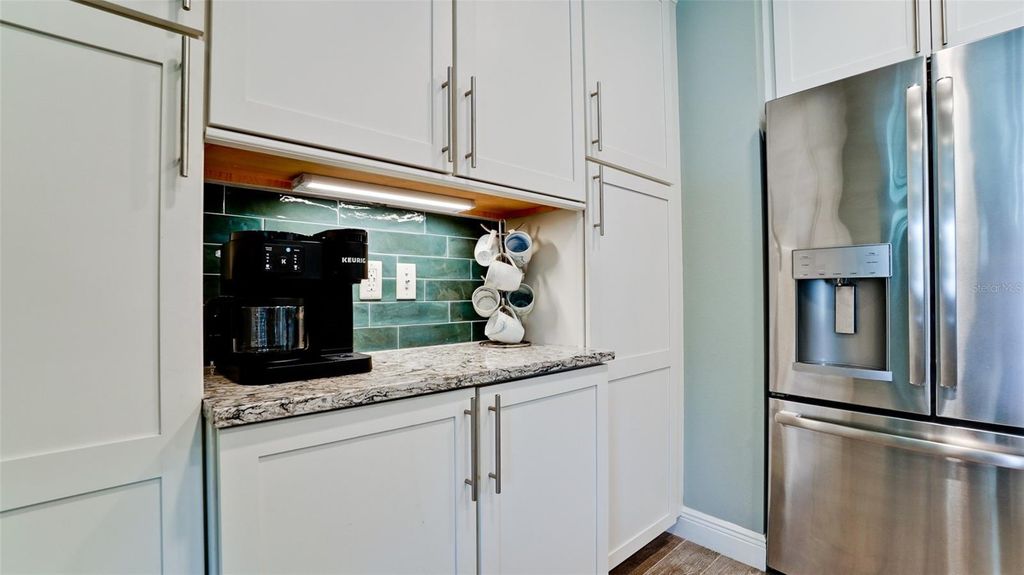 Image 24 of property listing at 379 ARUBA CIRCLE 303, Bradenton, FL 34209