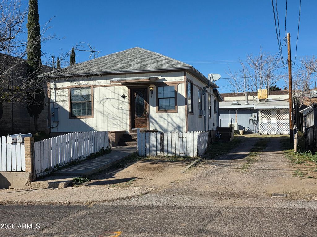 741 E MONROE Street, Globe, AZ 85501