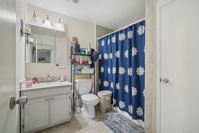 3 E Dundee Quarter Drive 307, Palatine, IL 60074