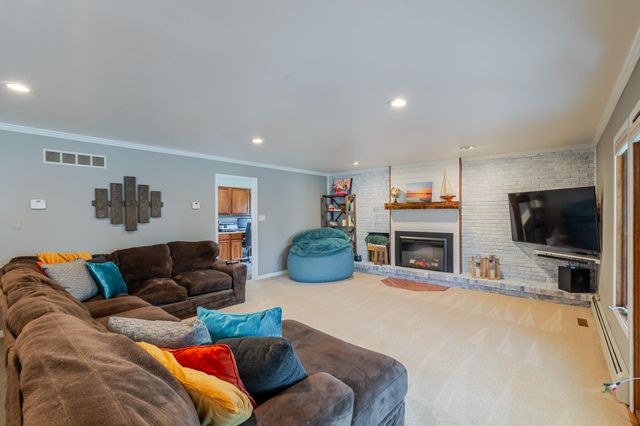 1813 Forest Lane, Crown Point, IN 46307