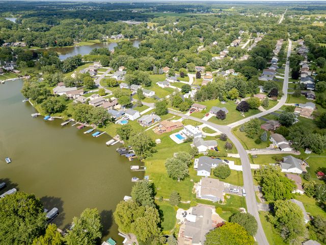 1813 Forest Lane, Crown Point, IN 46307