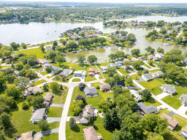 1813 Forest Lane, Crown Point, IN 46307