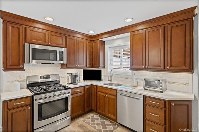 31 Country Lane Drive, Kings Park, NY 11754