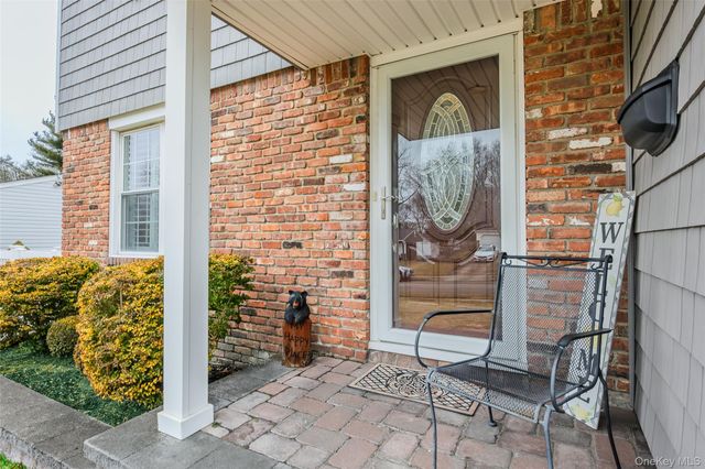 31 Country Lane Drive, Kings Park, NY 11754