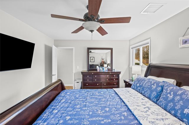 31 Country Lane Drive, Kings Park, NY 11754