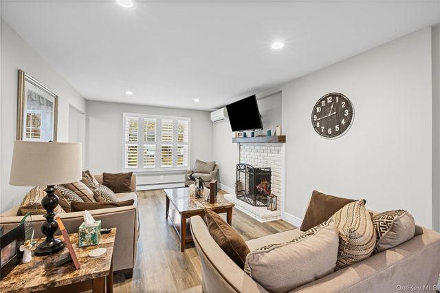 31 Country Lane Drive, Kings Park, NY 11754