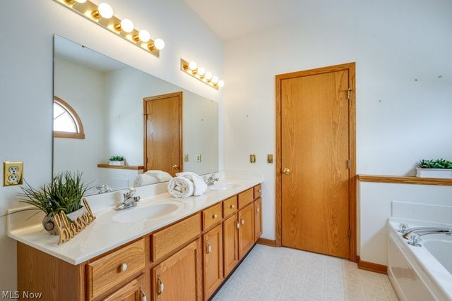 1235 Spring Ridge Circle, Alliance, OH 44601