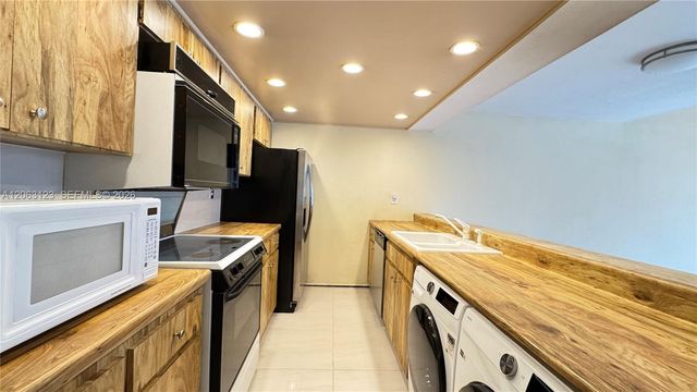 1151 Windward Dr 1151, Pembroke Pines, FL 33026