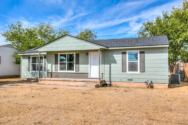 1106 Country Club Drive, Ballinger, TX 76821