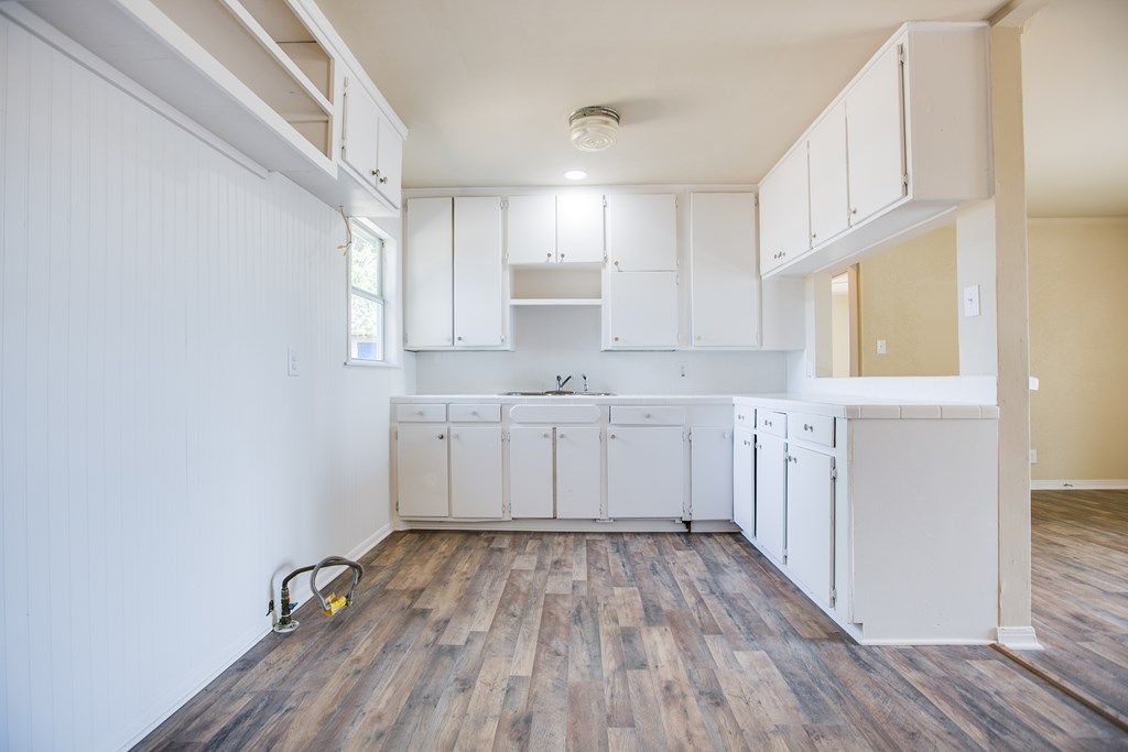 Image 10 of property listing at 1106 Country Club Dr, Ballinger, TX 76821