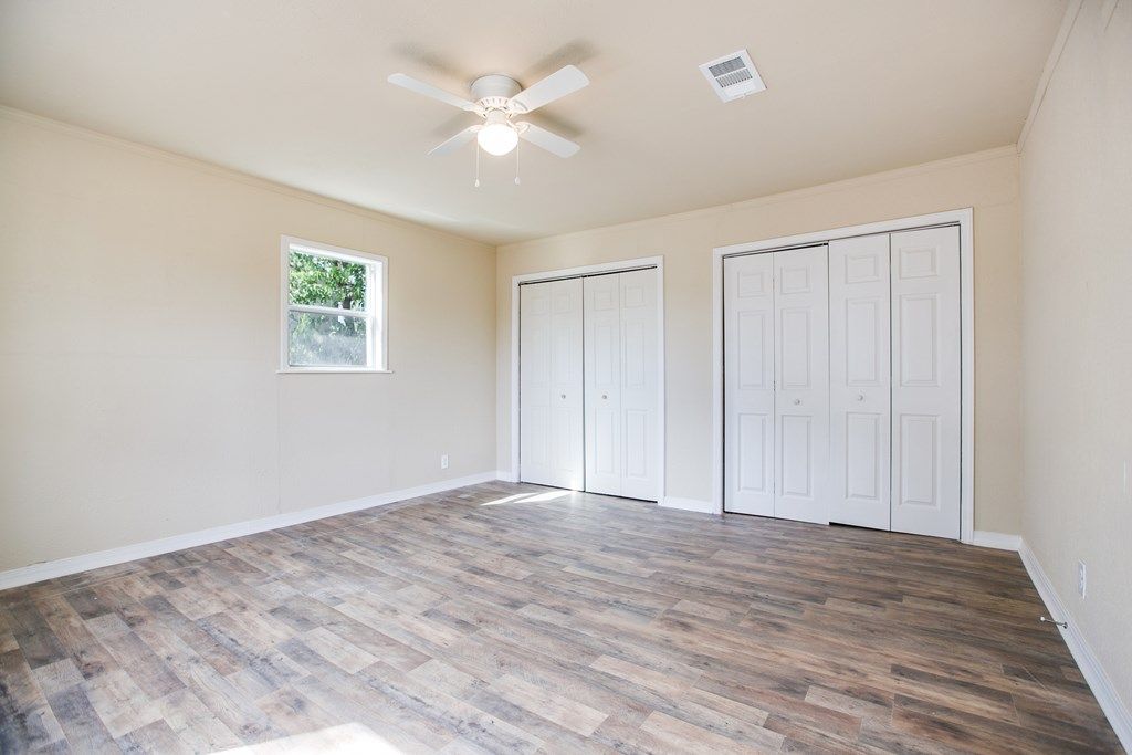 Image 12 of property listing at 1106 Country Club Dr, Ballinger, TX 76821