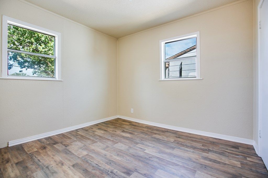 Image 17 of property listing at 1106 Country Club Dr, Ballinger, TX 76821