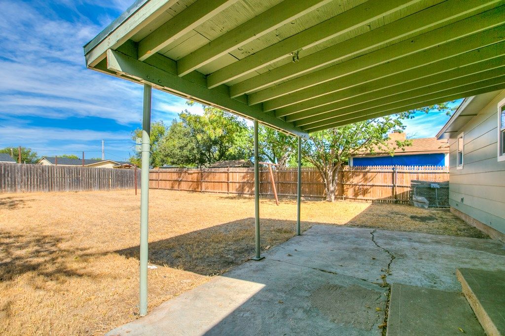 Image 19 of property listing at 1106 Country Club Dr, Ballinger, TX 76821