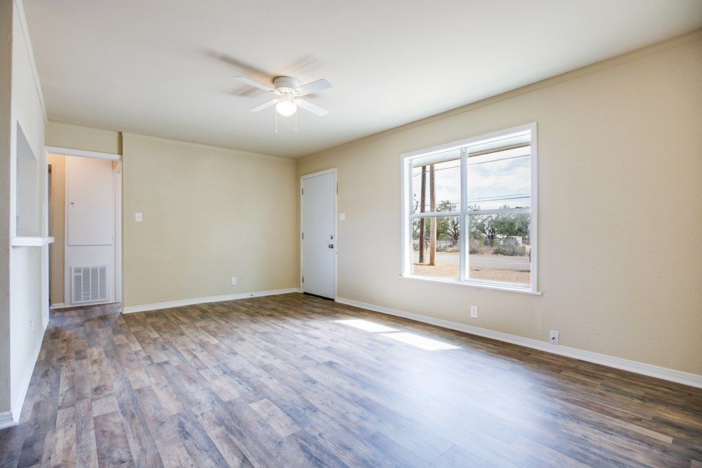 Image 7 of property listing at 1106 Country Club Dr, Ballinger, TX 76821