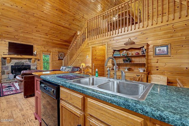 1065 Willard Way, Sevierville, TN 37876