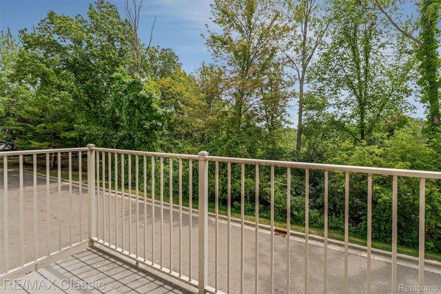 6108 Heron Hills Drive 56, Wolverine Lake Village, MI 48390
