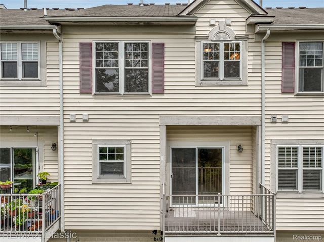 6108 Heron Hills Drive 56, Wolverine Lake Village, MI 48390