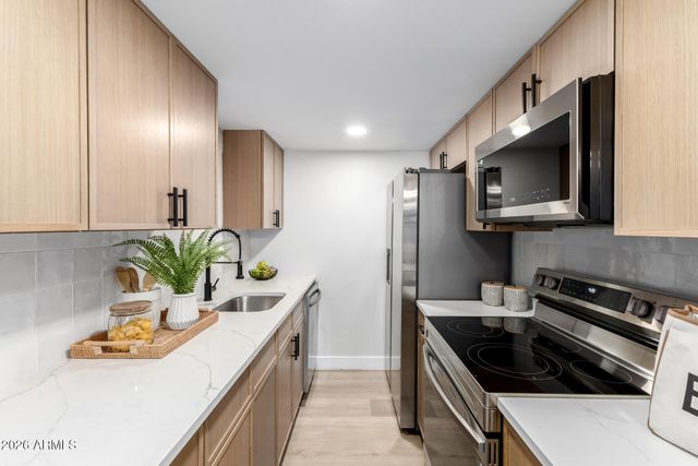 8531 E PORTLAND Street, Scottsdale, AZ 85257