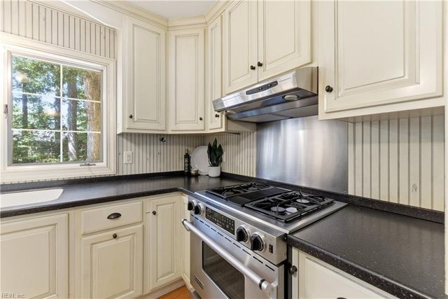 4605 Reynolds DR, Virginia Beach, VA 23455
