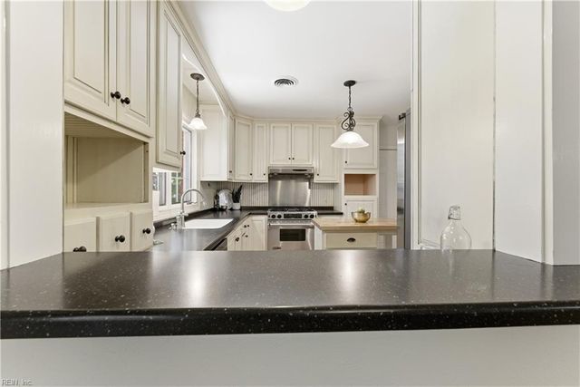 4605 Reynolds DR, Virginia Beach, VA 23455