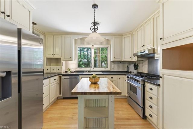 4605 Reynolds DR, Virginia Beach, VA 23455