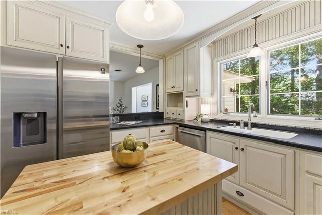 4605 Reynolds DR, Virginia Beach, VA 23455