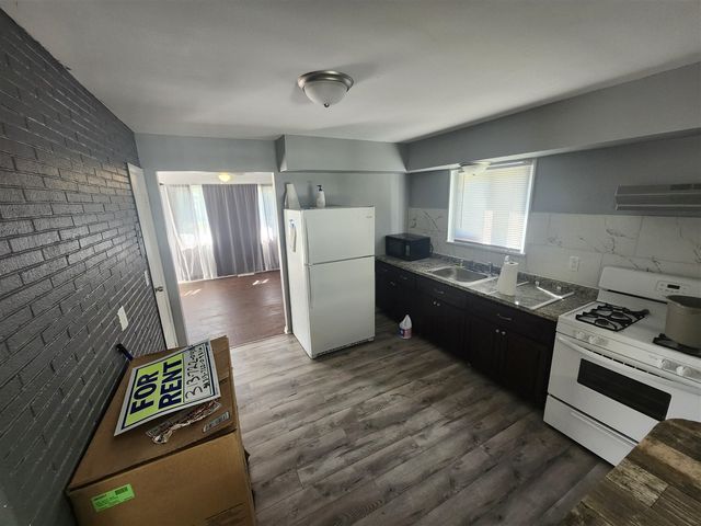 933 S 17th Street, Saginaw, MI 48601
