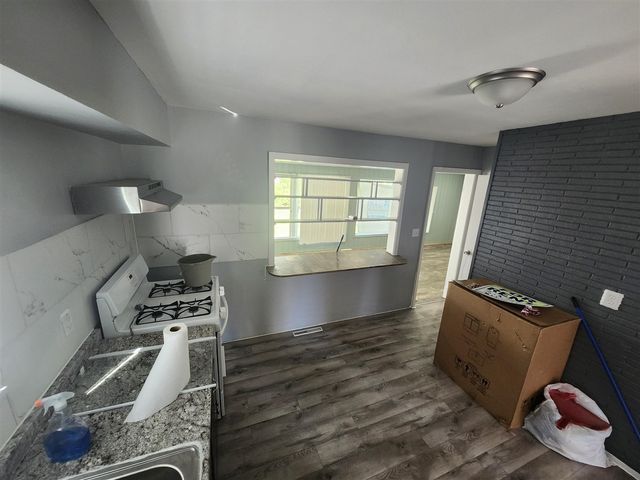 933 S 17th Street, Saginaw, MI 48601