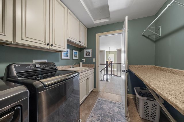 9338 Deer Path Court, Powell, OH 43065