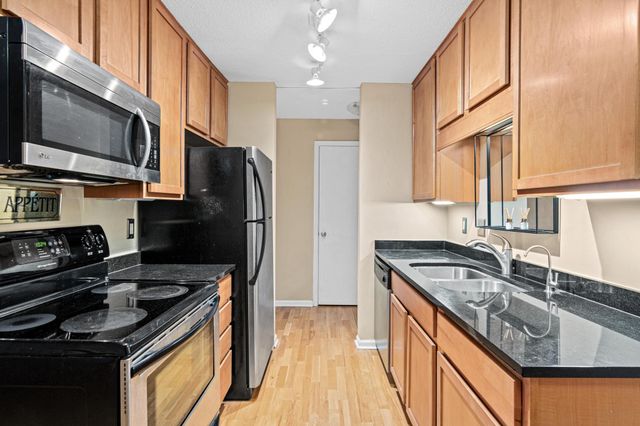 520 Ridgewood Avenue 3, Minneapolis, MN 55403