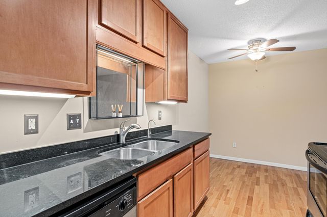 520 Ridgewood Avenue 3, Minneapolis, MN 55403