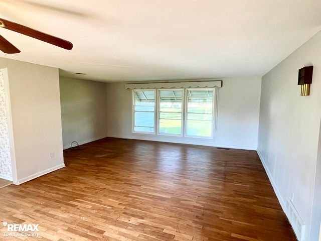 626 S Mckinley Road, Flushing, MI 48433