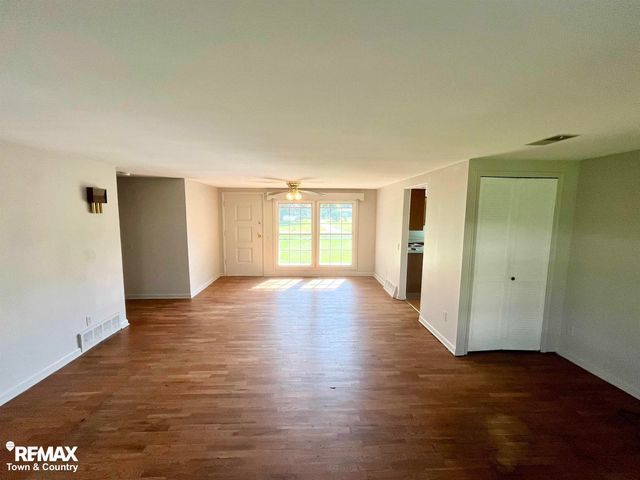 626 S Mckinley Road, Flushing, MI 48433